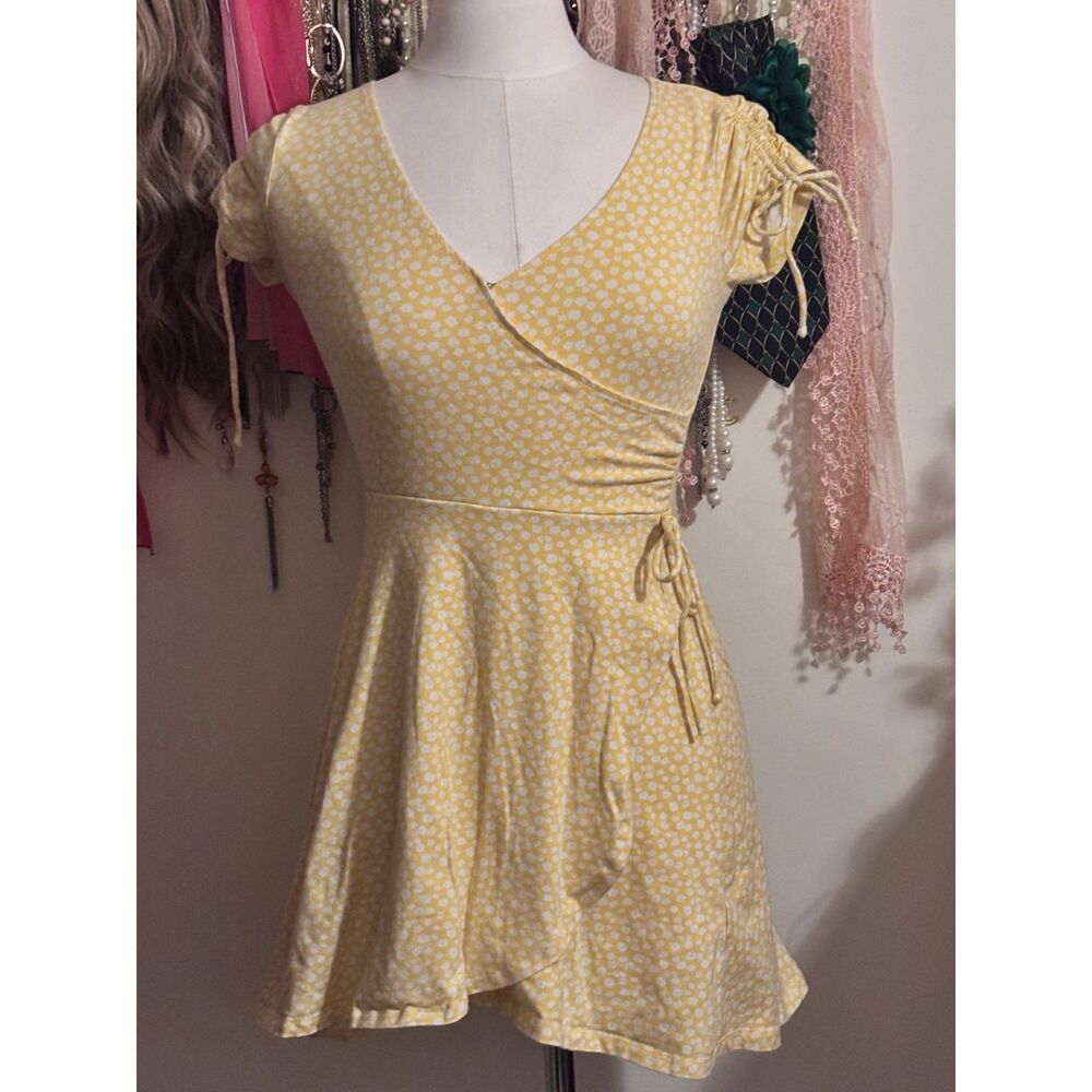 🌟 Hollister Yellow Floral Faux-Wrap Mini Dress Size S 🌟
